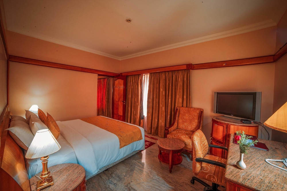 HOTEL RAJ PARK(FORMELY -RAMADA RAJ PARK INN) 15/63