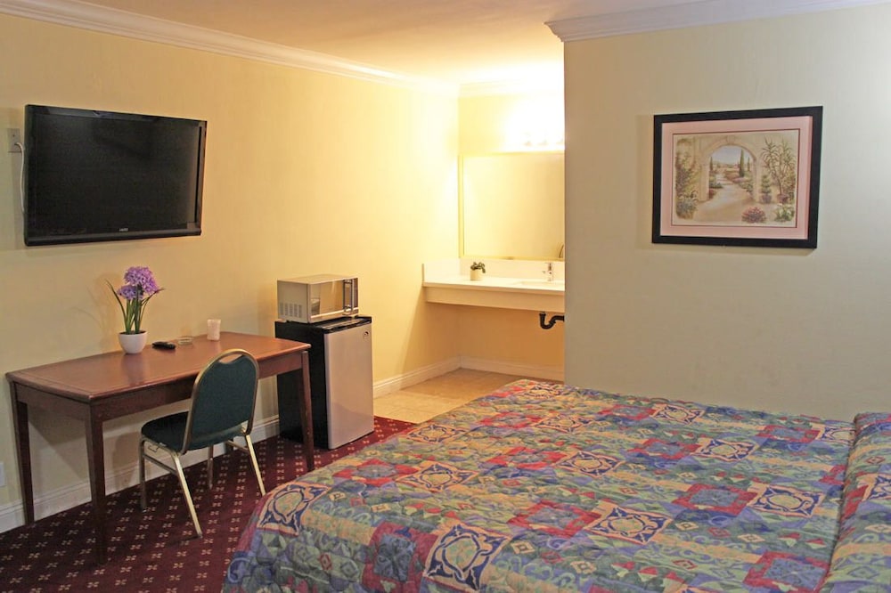 Royla Motel 35/44