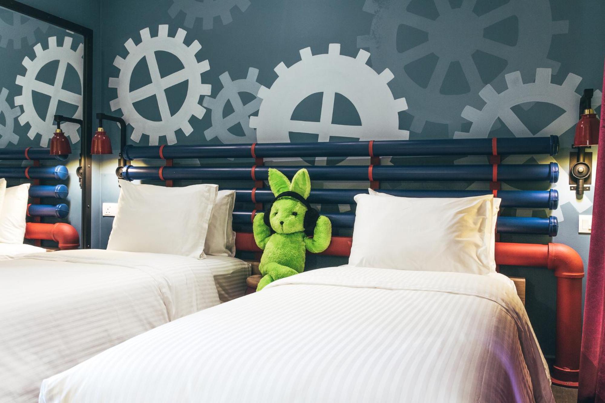 Studio, Twin Beds, with Pool, Ground Floor، Dash Box Hotel Cyberjaya 2/7