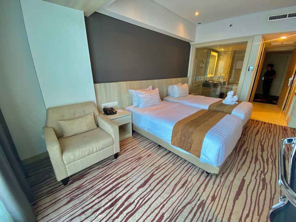 Sovereign Bali Hotel 7/27