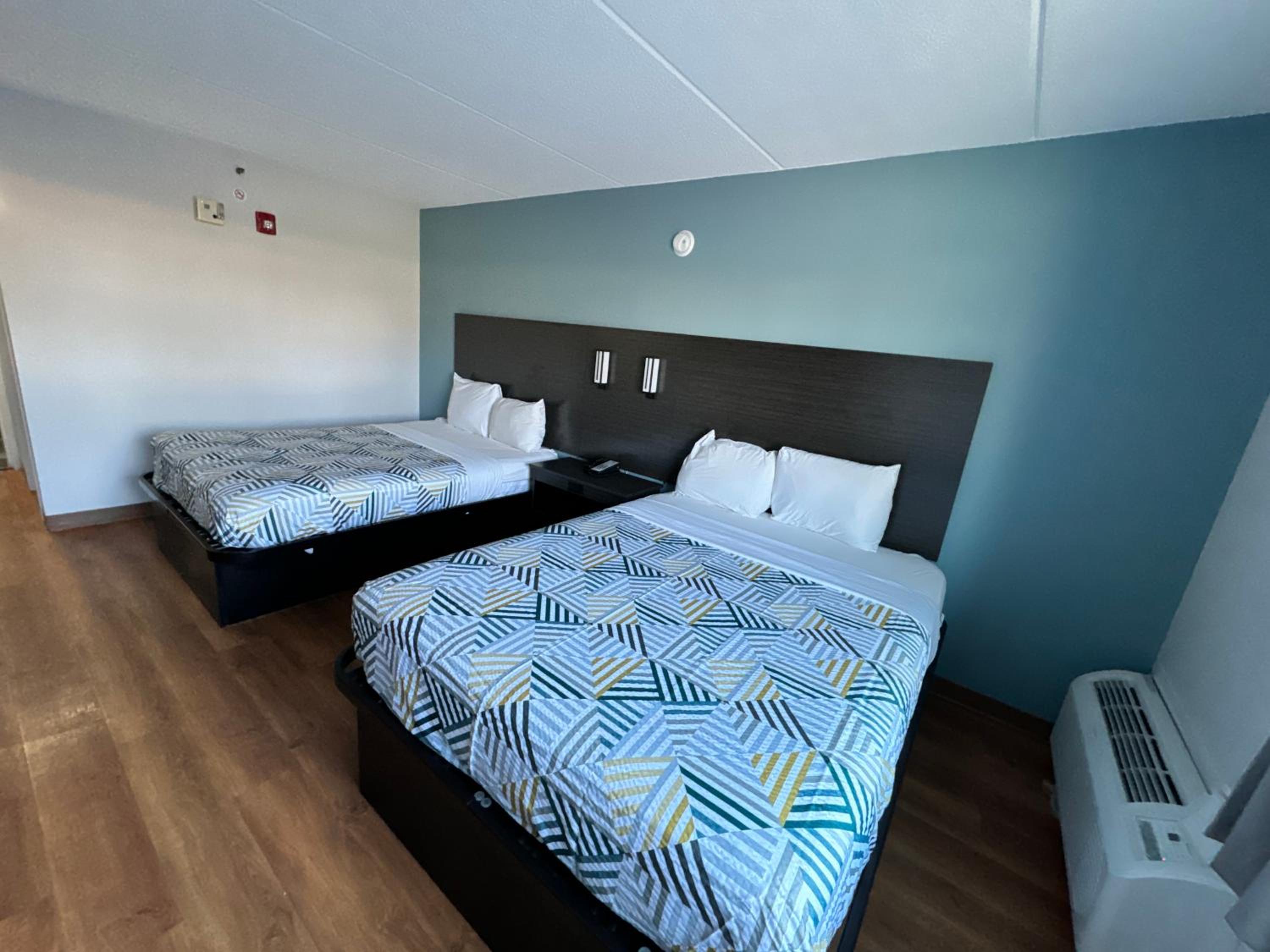 2 Queen Beds Smoking, Mini Fridge