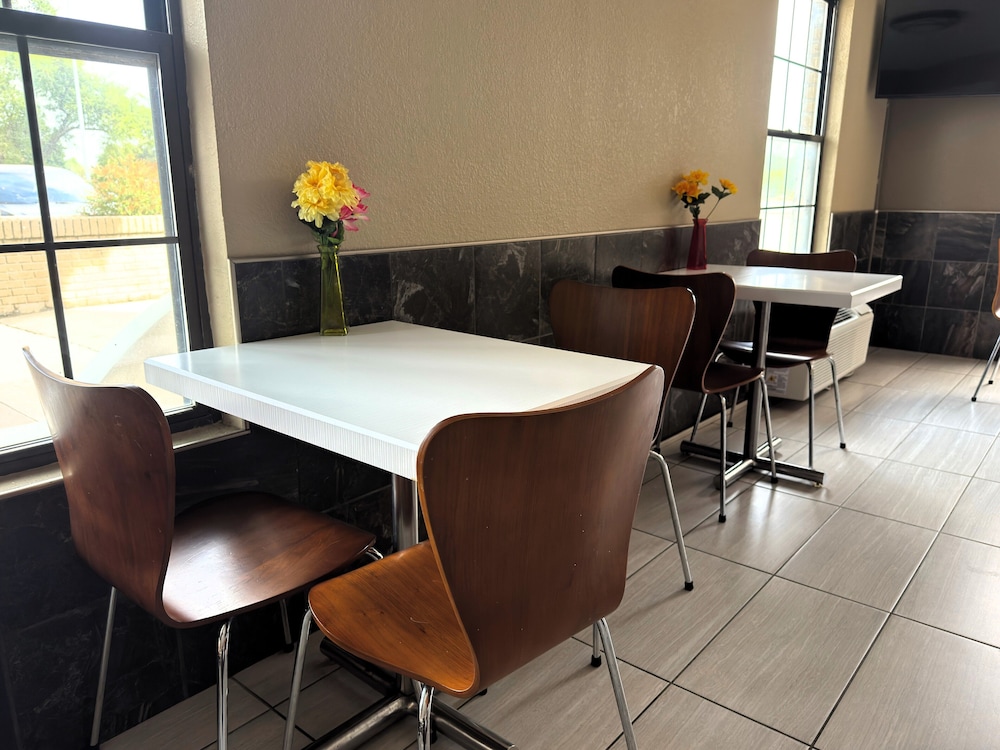 Super 8 by Wyndham Lakeland 38/41