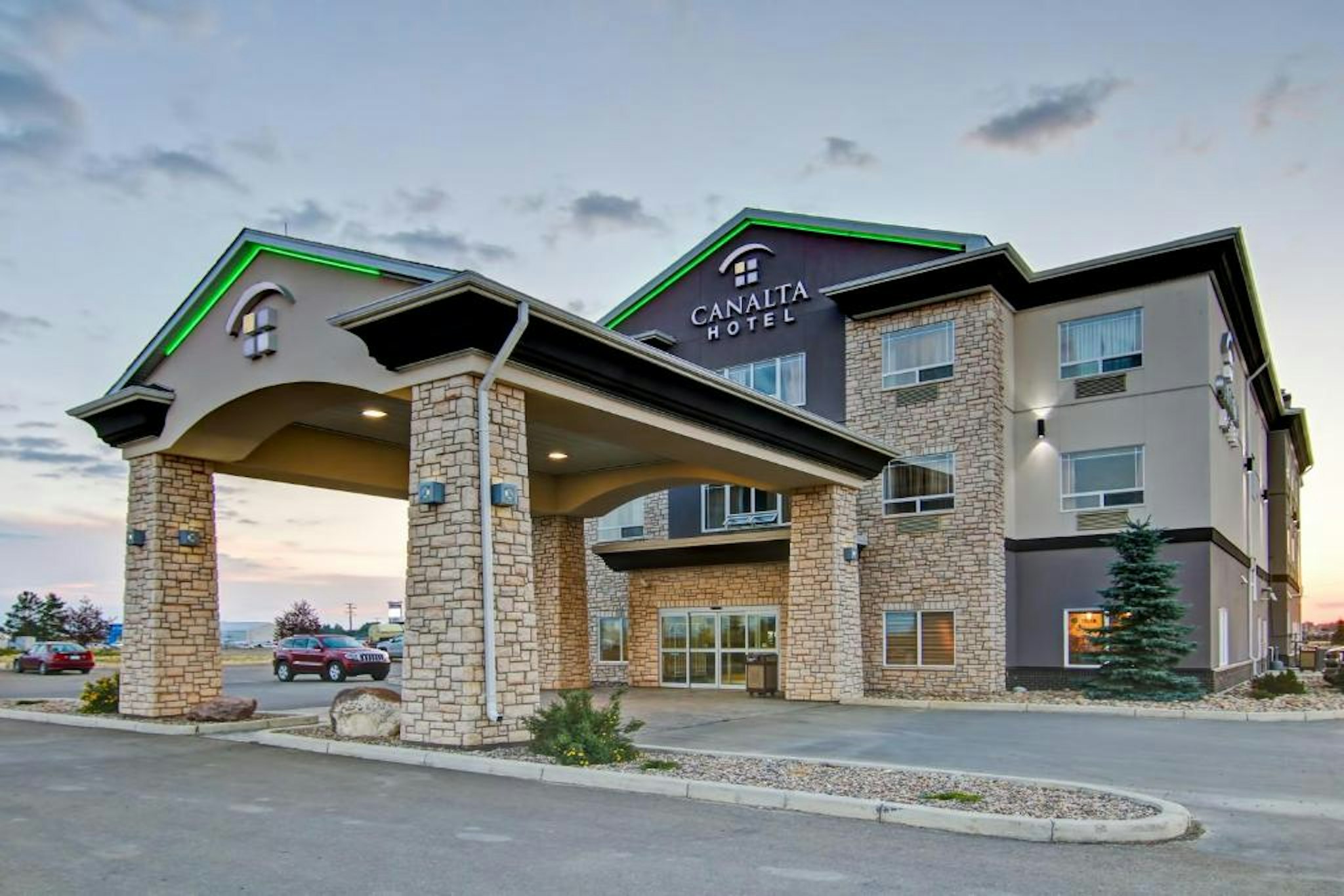 Canalta Hotel Assiniboia 1/35