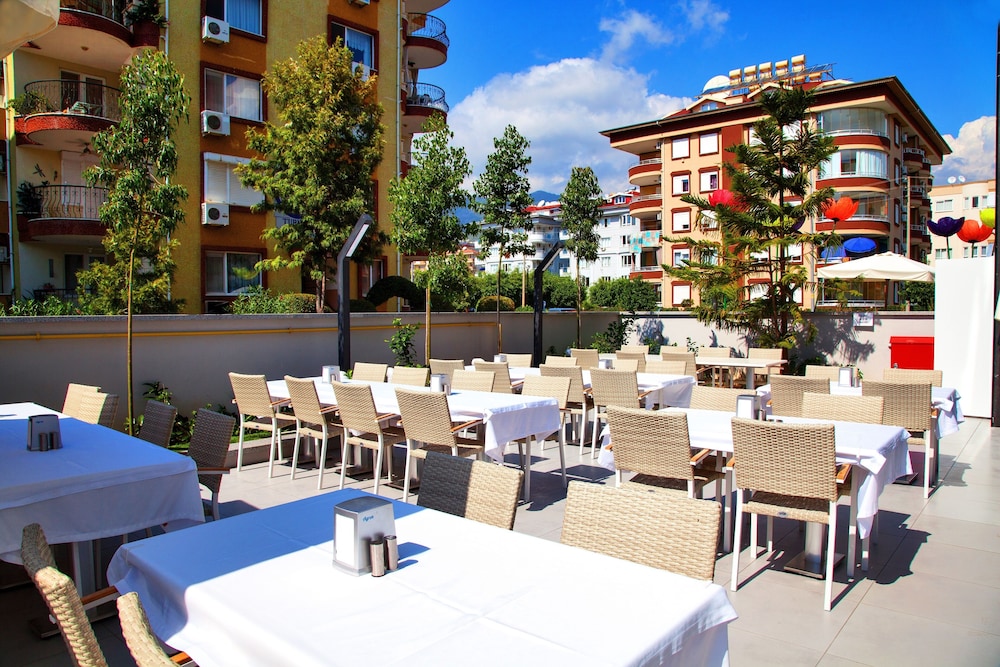 Green Garden Suites Hotel 20/29