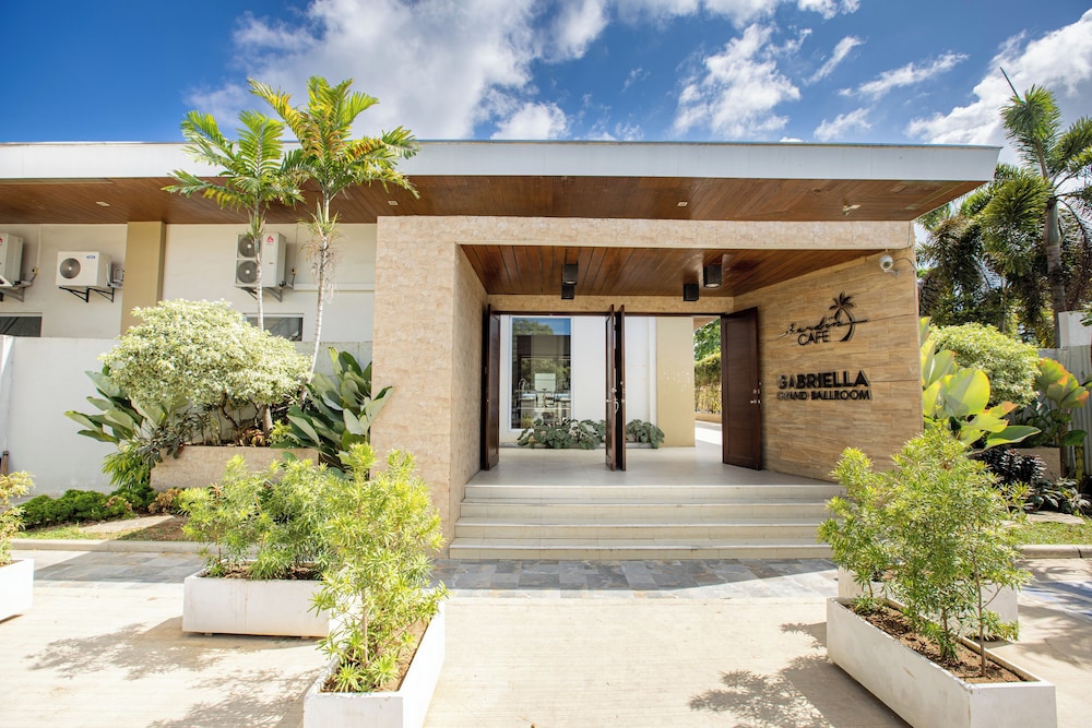 Holiday Suites Hotel Amp Resort 2/50