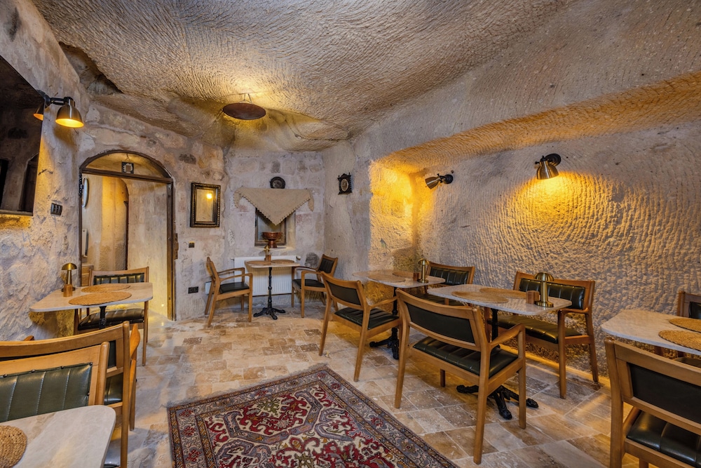 Cappa Via Cave Hotel 30/38