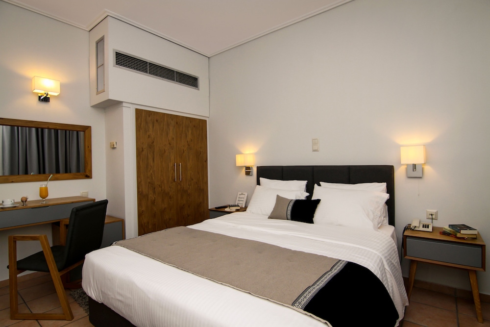 ROOM, DOUBLE OR TWIN BED, BALCONY