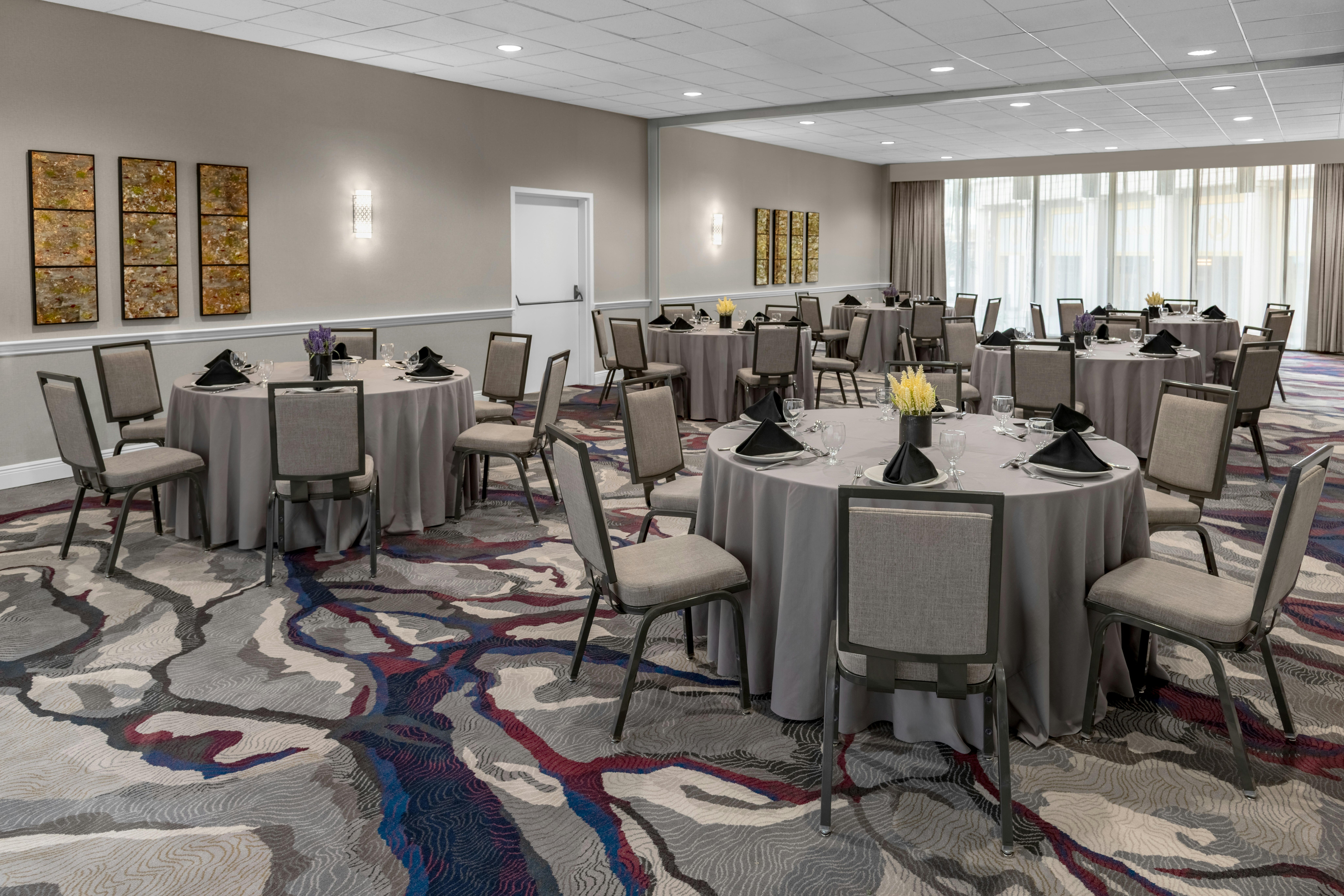 DoubleTree by Hilton Hotel New Orleans 76/86
