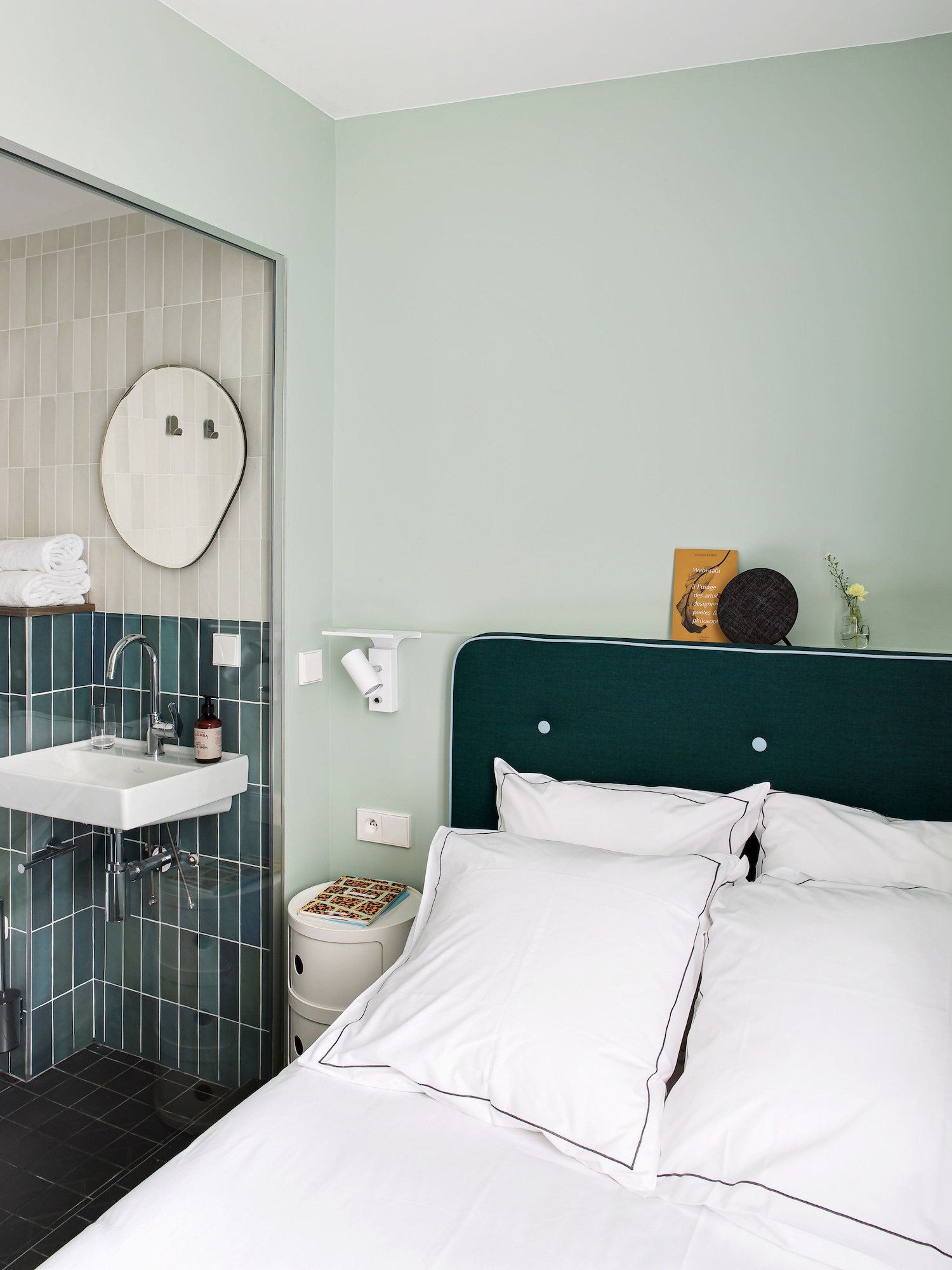 Petite, Adult Only, Single, Single Bed