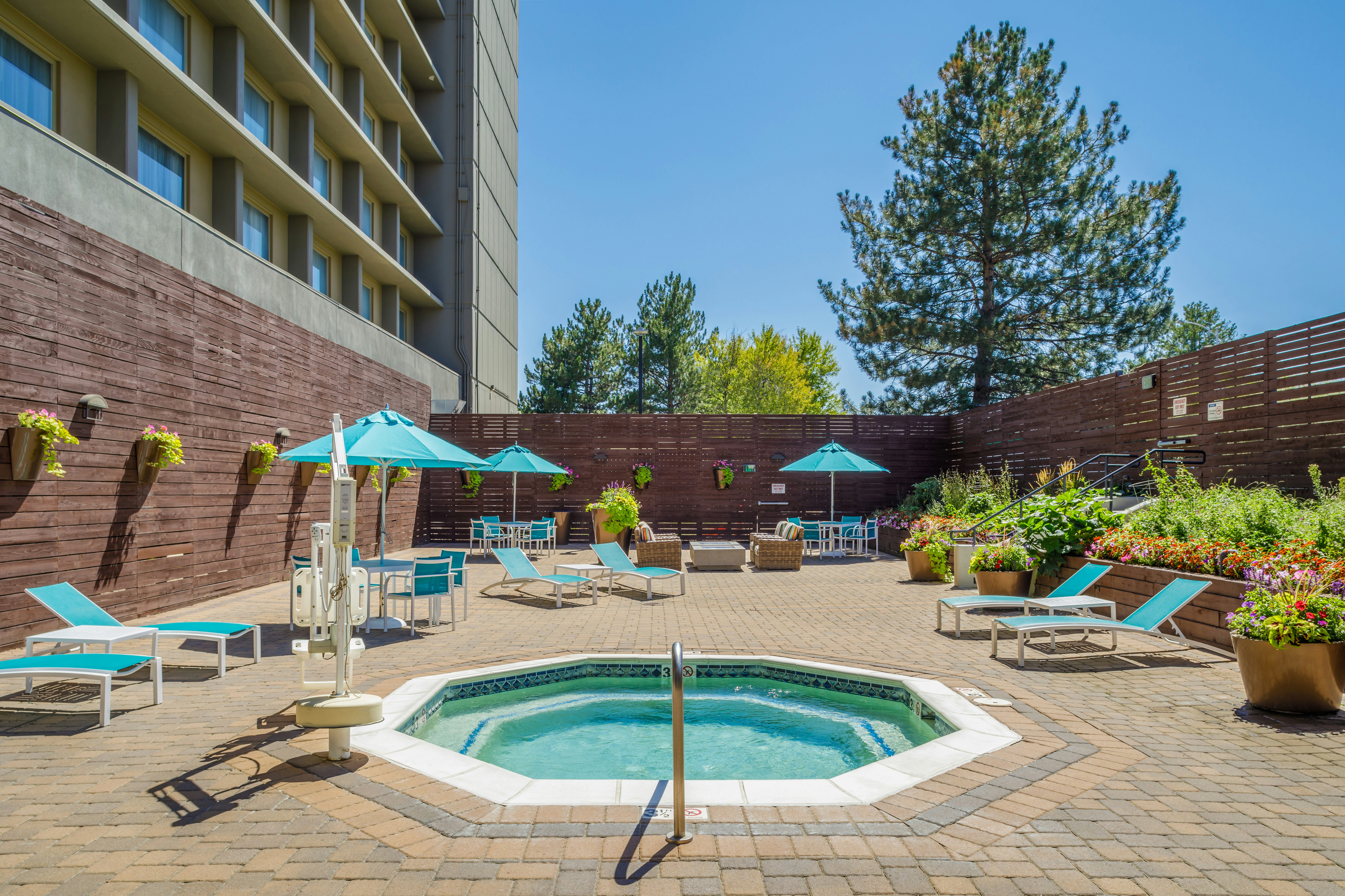 DoubleTree by Hilton Hotel Denver 69/71