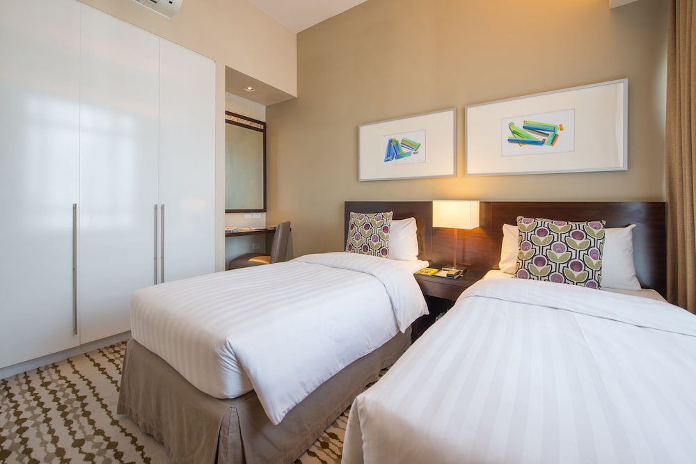 Classic, Studio, Twin Beds, Kitchen