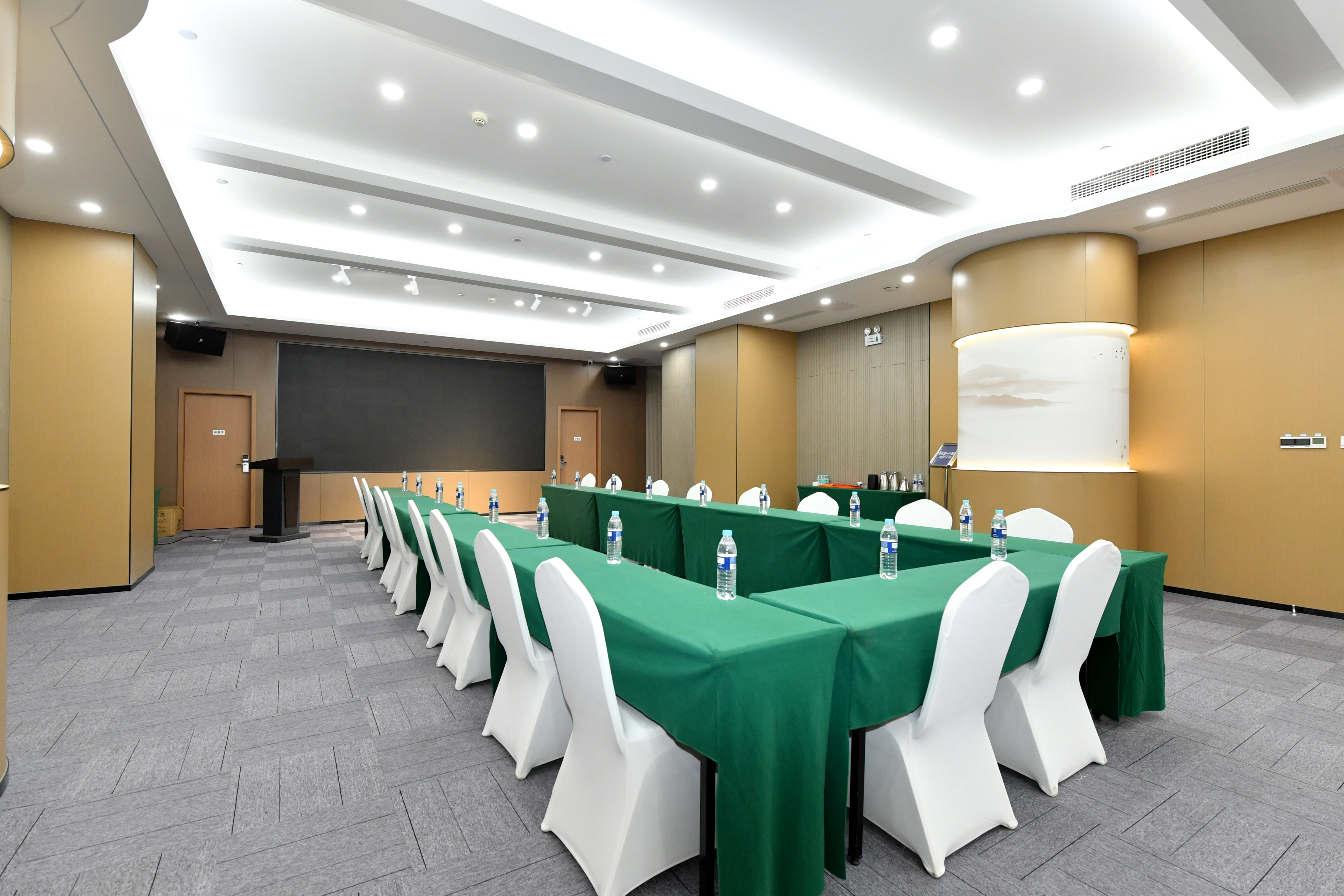 Holiday Inn Express Jinan Jingshi Road 34/36