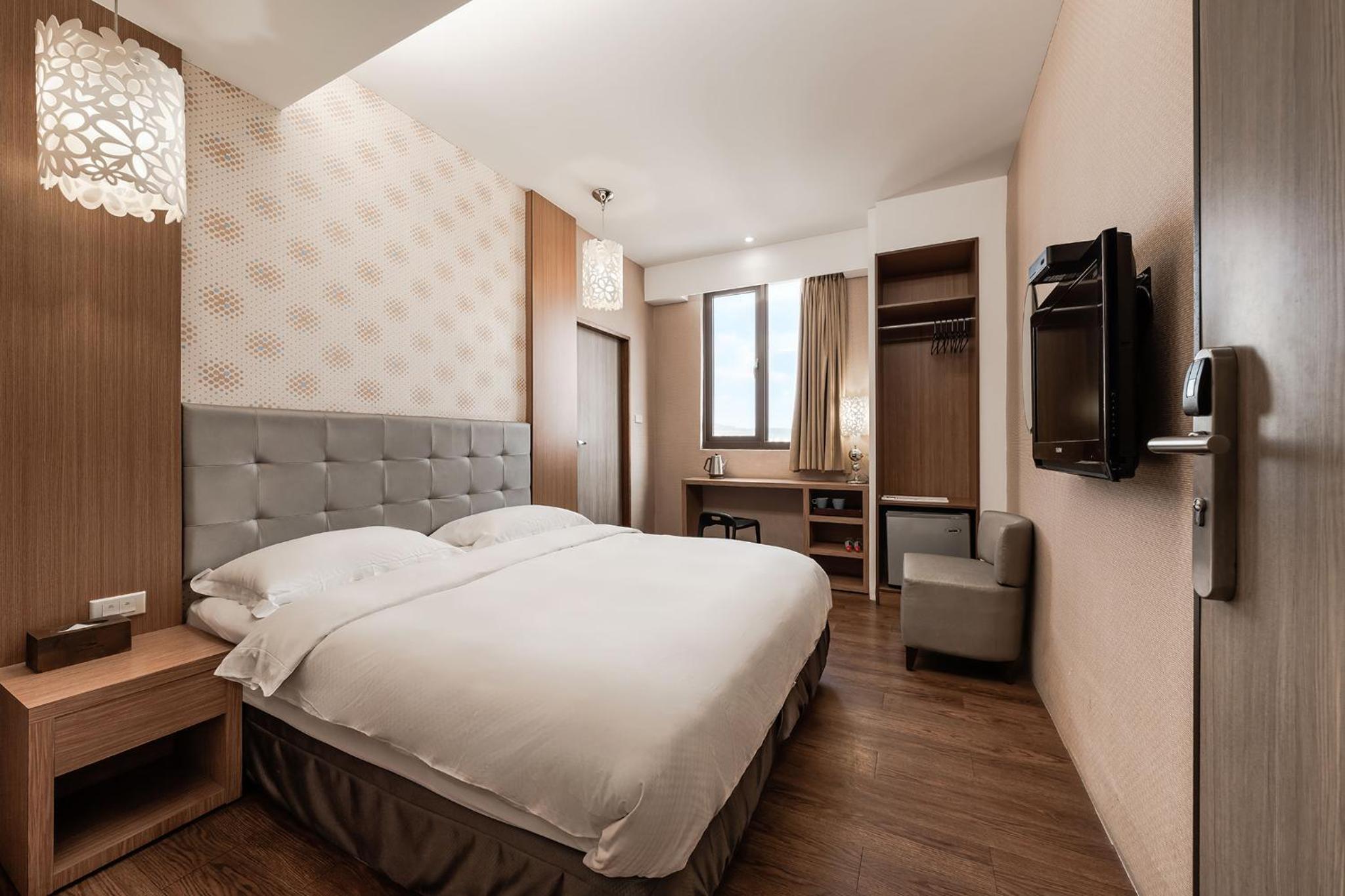 ROOM, DOUBLE BED