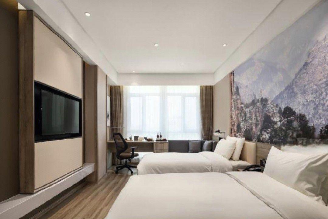 Elegant, Twin Beds, Attic