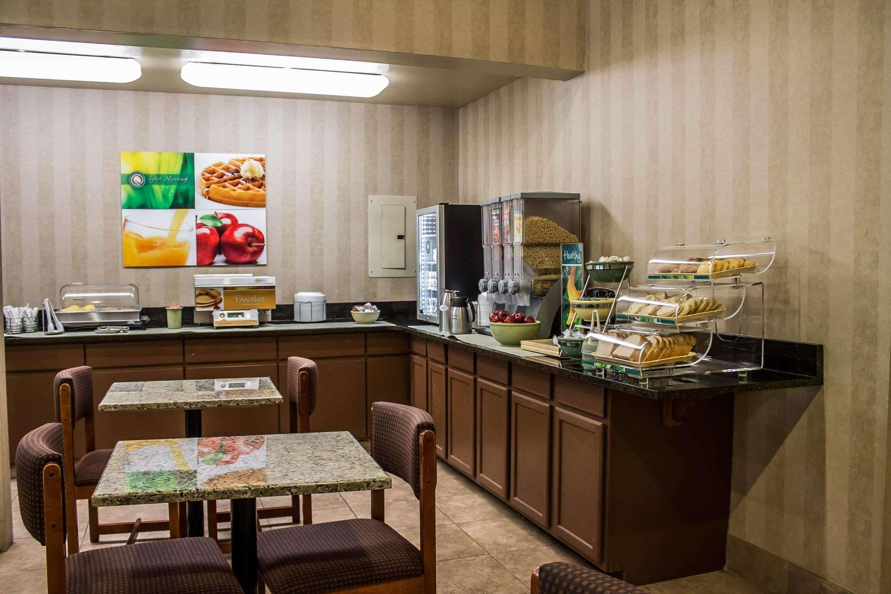Rodeway Inn & Suites Youngstown 44/60