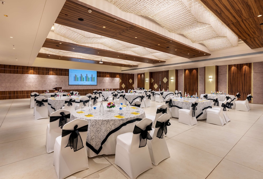 Golden Tulip Candolim Goa 64/77