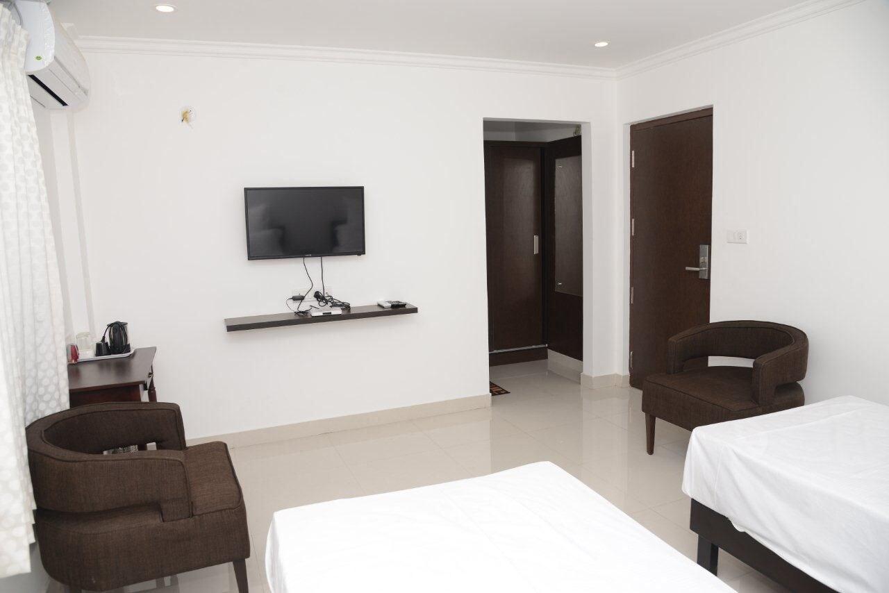 Hotel Rr Grand 10/13