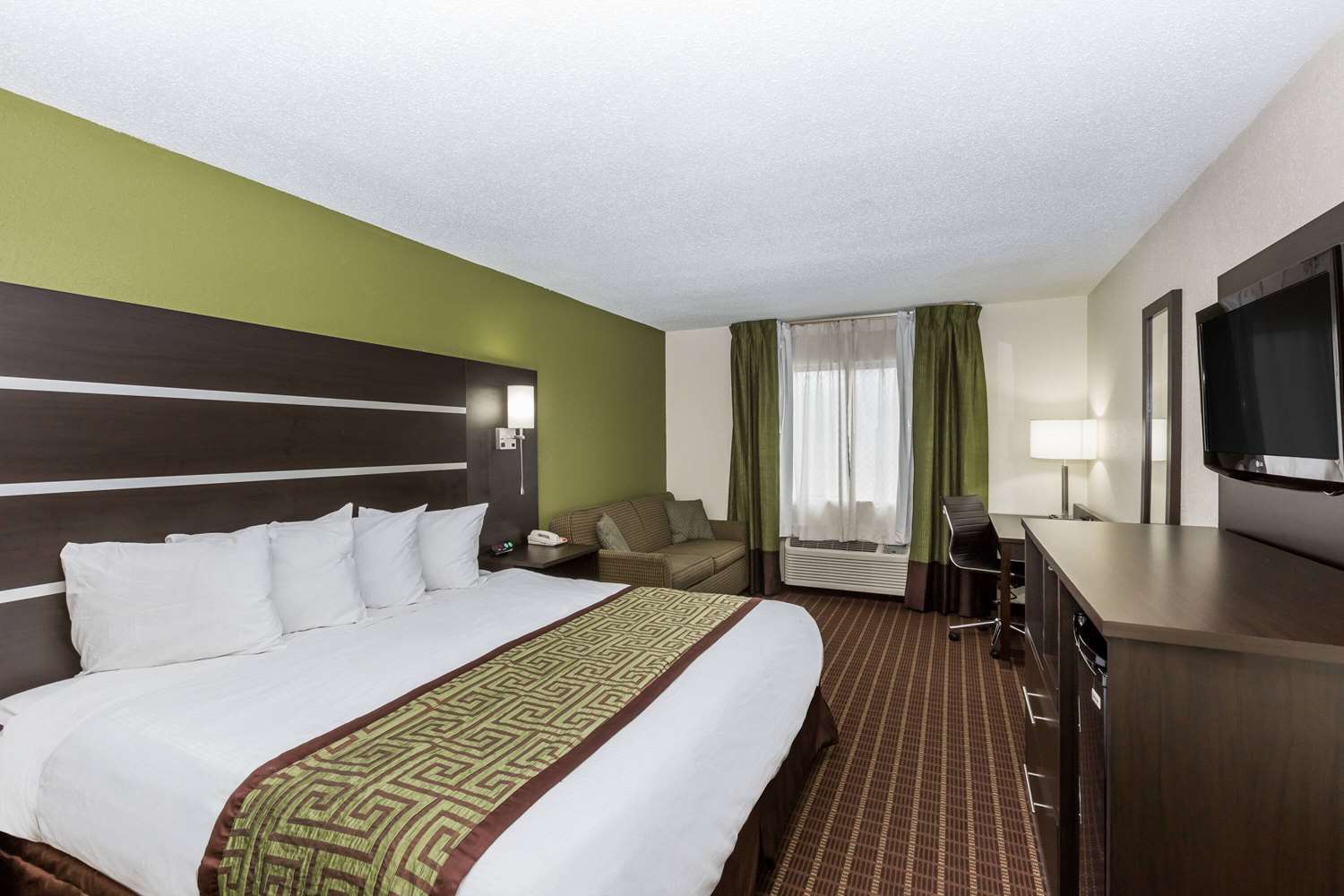 Baymont By Wyndham Louisville South I 65 6/33