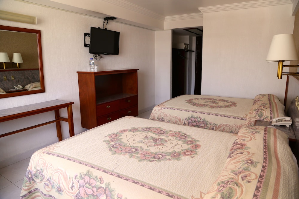 Hotel Baluarte 24/73