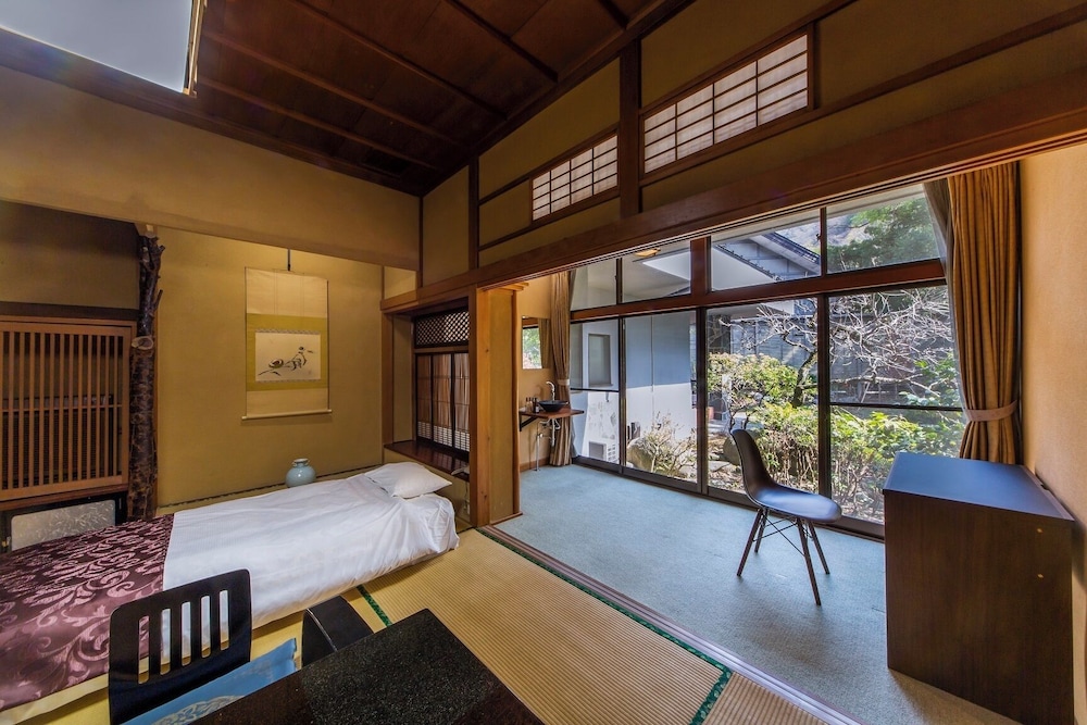 Shimobe Hotel 9/67