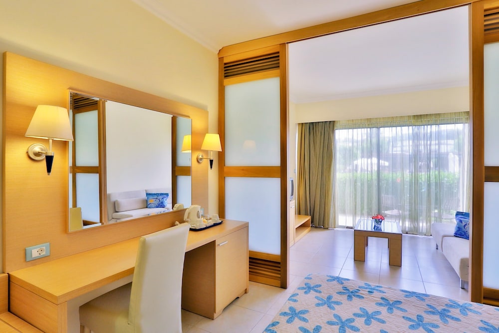 Sol By Melia Cosmopolitan Rhodes 37/74