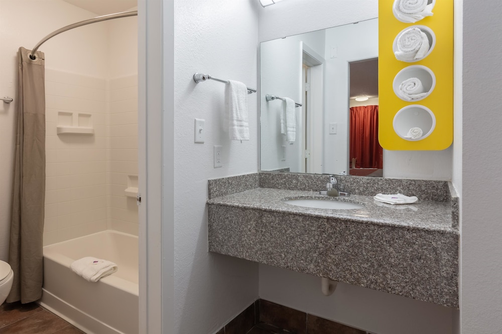 Motel6 Bryan, TX - University Area 42/44