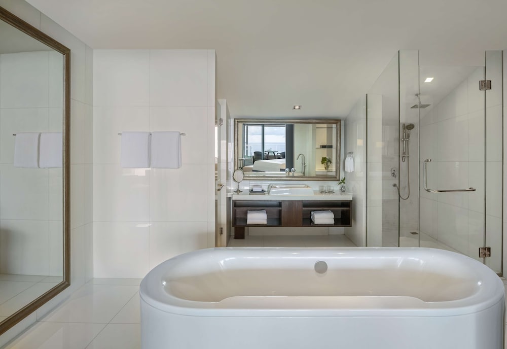 Hyatt Regency Phuket Resort 43/44