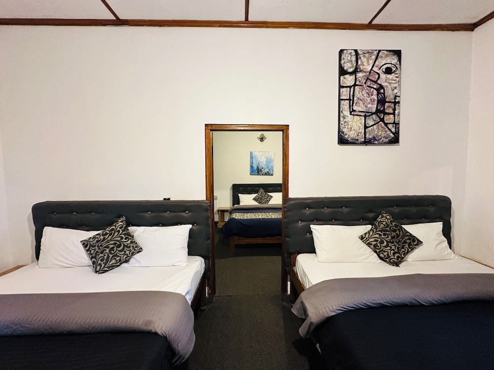 New Royal Mount Hotel 36/50