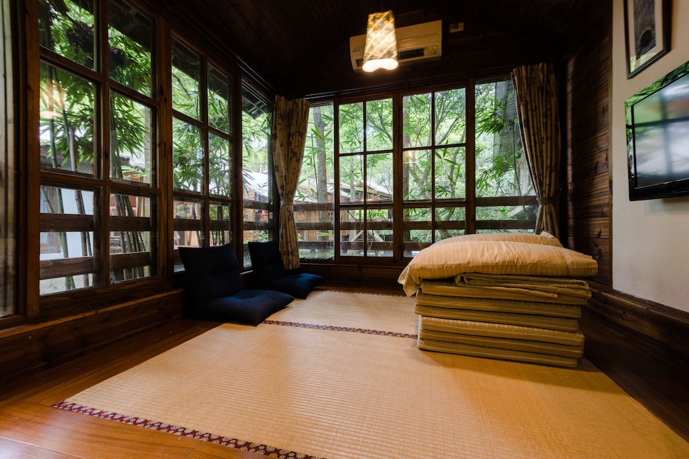 Zhuo Ye Cottage 24/50