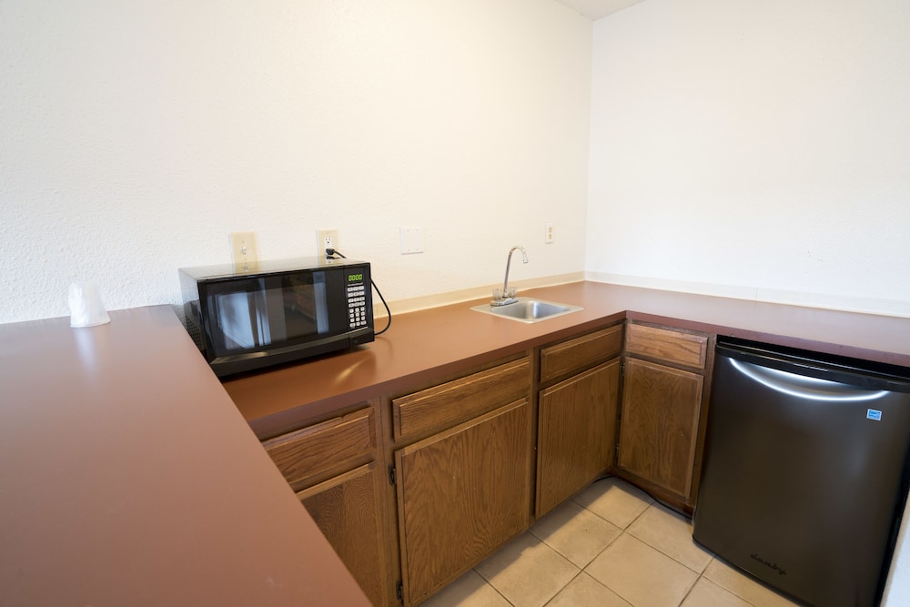 Seatac Inn and Airport Parking 40/44