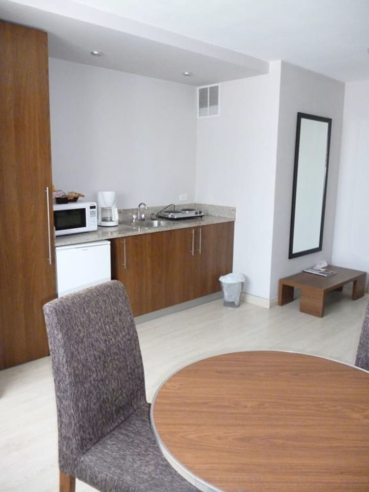 Tower House Suites 3/39