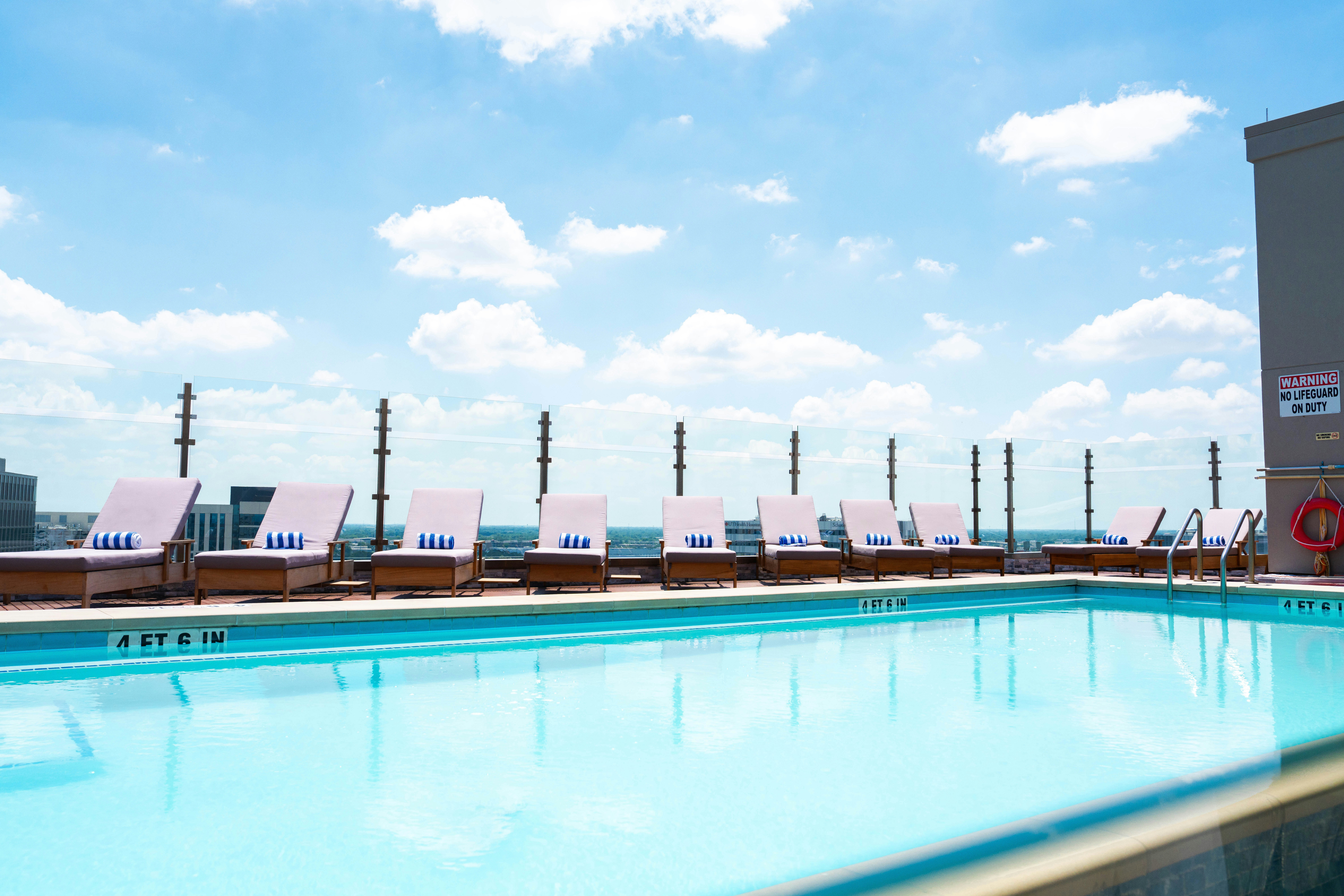 Blossom Hotel Houston, Curio Collection by Hilton 16/36
