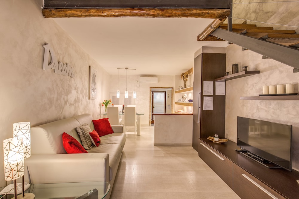 Tritone Top House 58/83