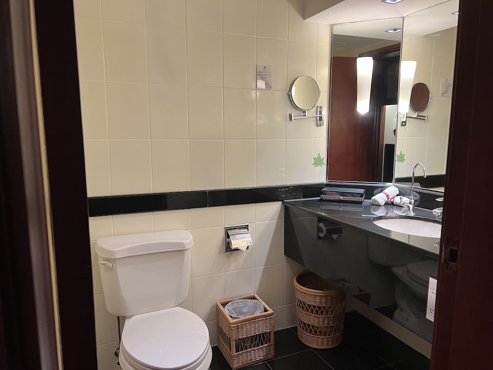 Baolong Hotel Shanghai 44/46