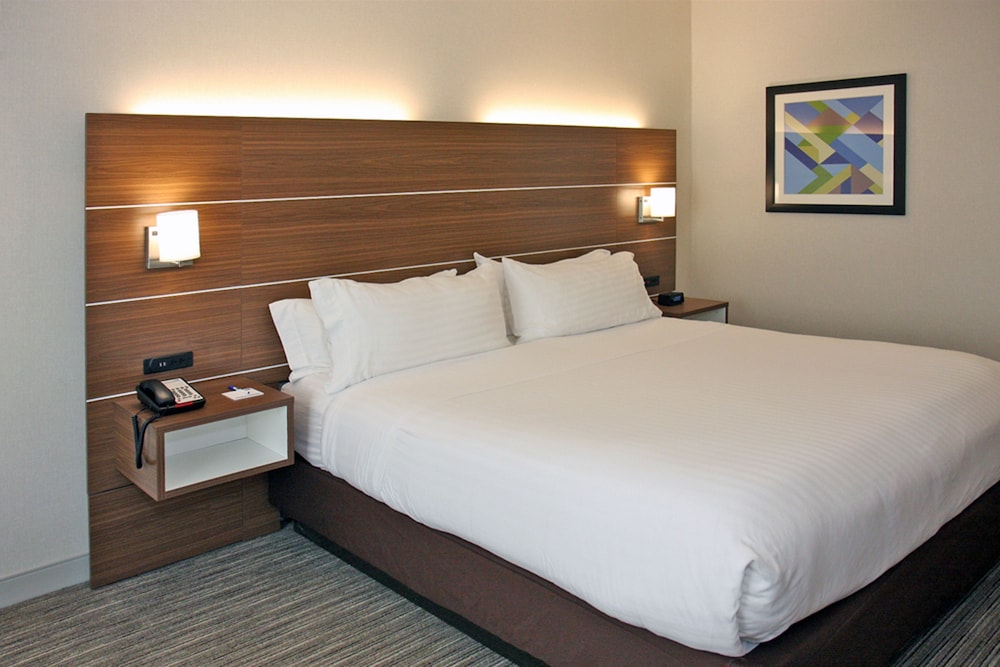 Holiday Inn Express Branford-New Haven 22/59
