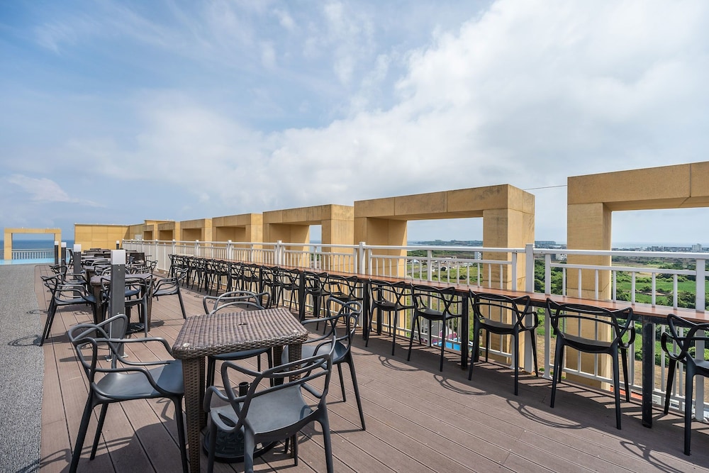 Golden Tulip Jeju Seongsan 46/68