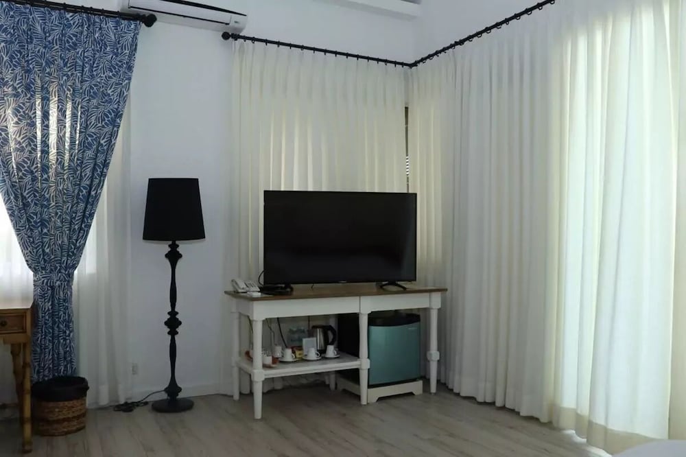 Matabungkay Beach Resort Hotel 50/65