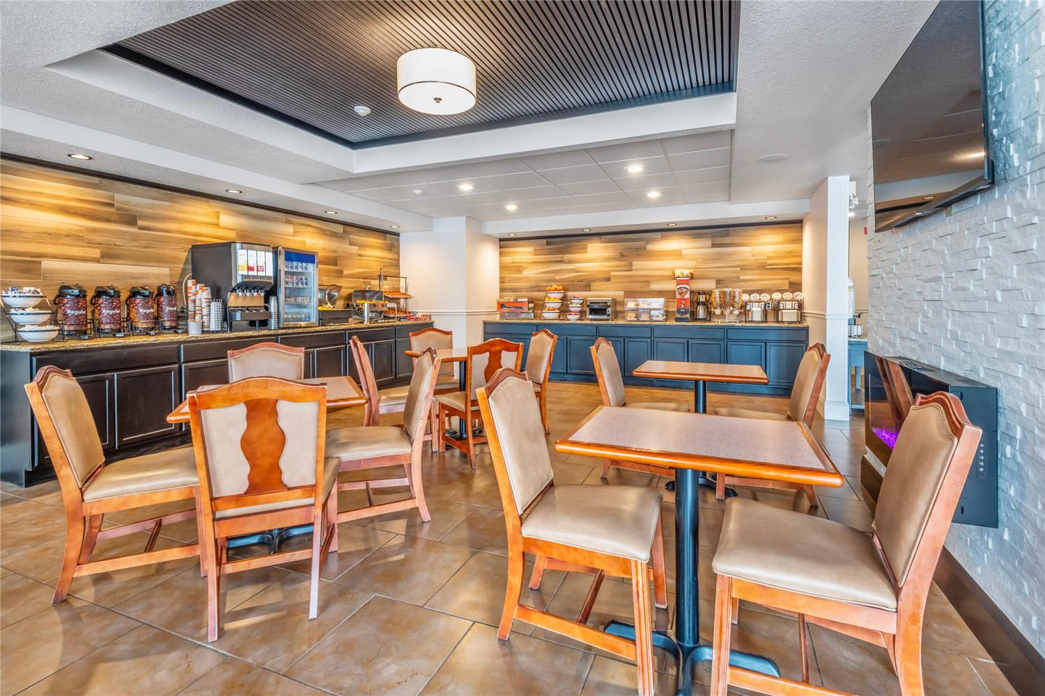 Comfort Inn & Suites Thousand Islands Harbour District 11/18