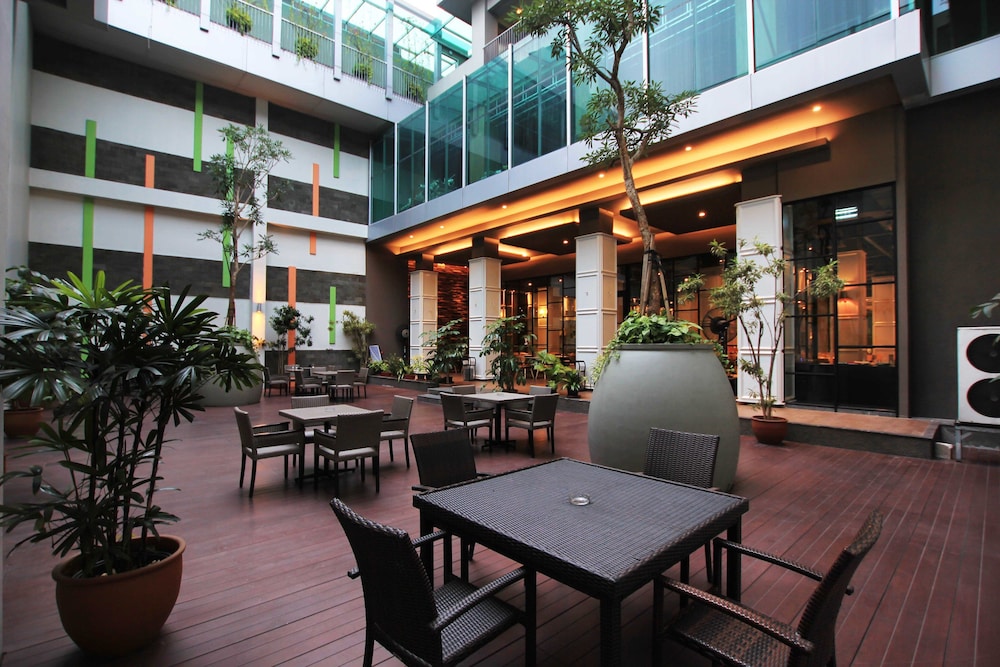 Sparks Life Jakarta, ARTOTEL Curated 33/50