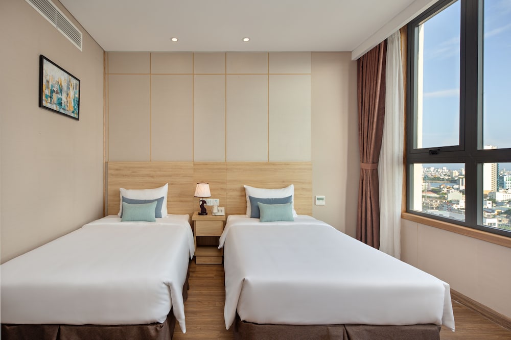 Deluxe, Twin Beds, City View