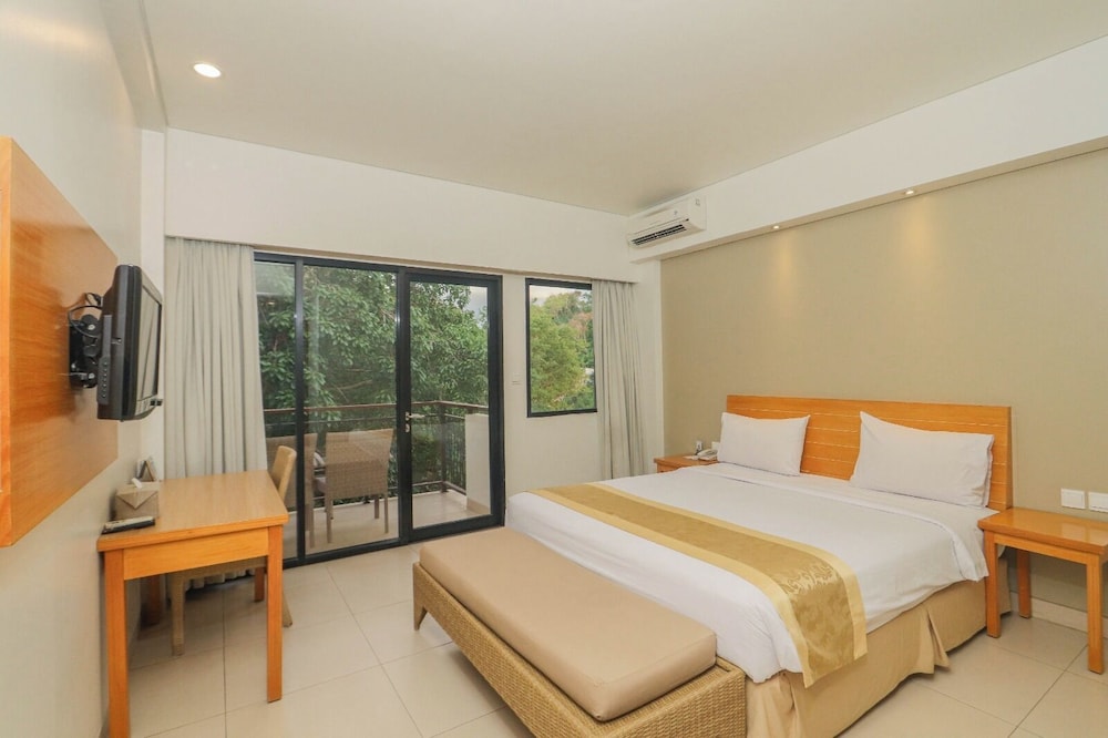 SUPERIOR, DOUBLE OR TWIN BED, HILL VIEW