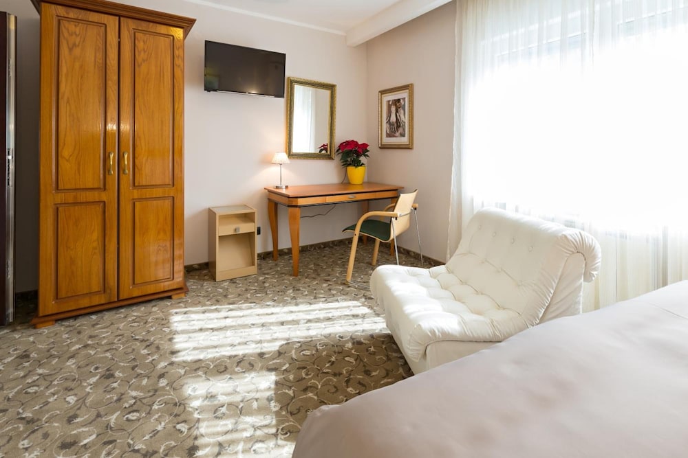 Sterling Hotel 22/49