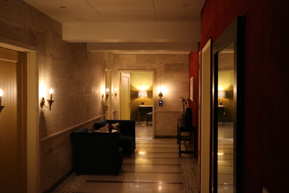 Lahore Continental Hotel 43/71