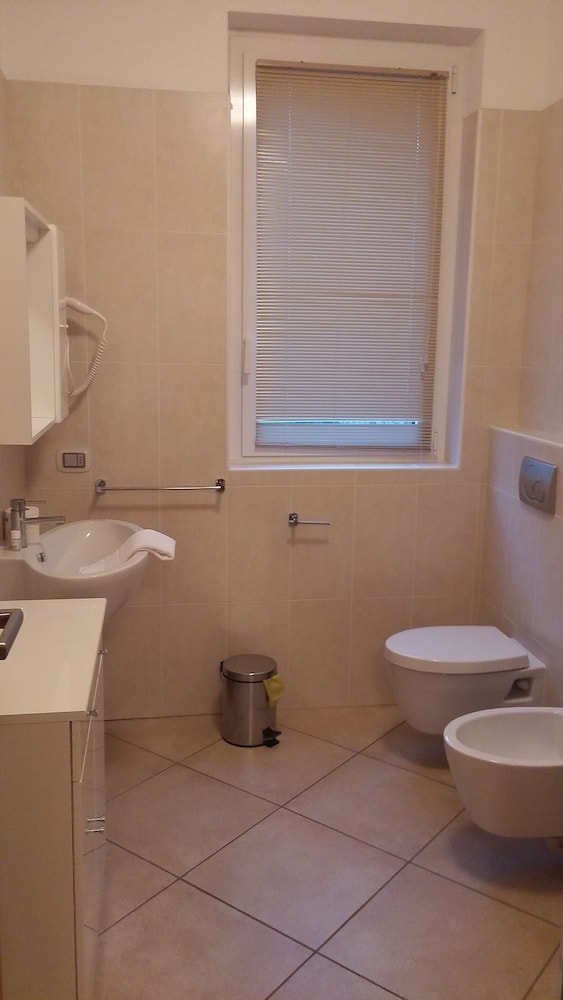 2 Bedrooms, Classic, Apartment, Double and Twin Beds, Lake View, Garden Area