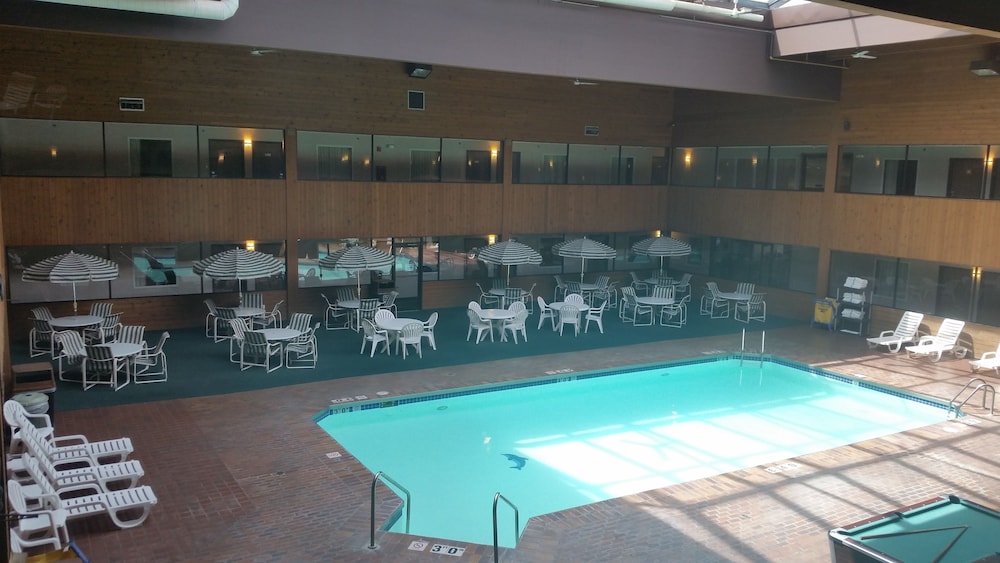 Woodfield Inn and Suites 1/60
