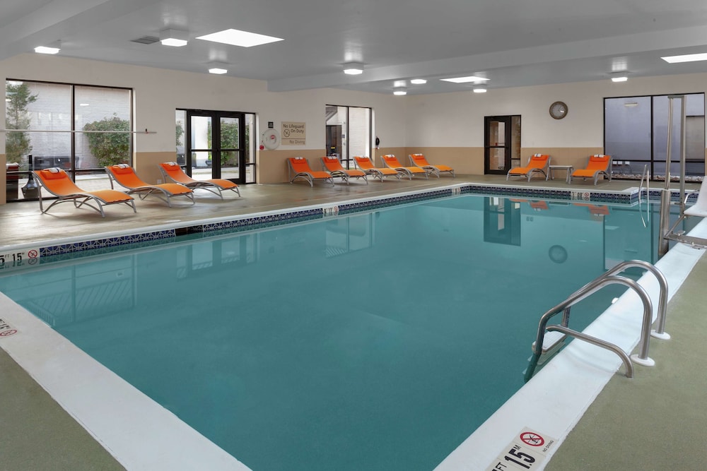 Hampton Inn Woodbridge 1/58