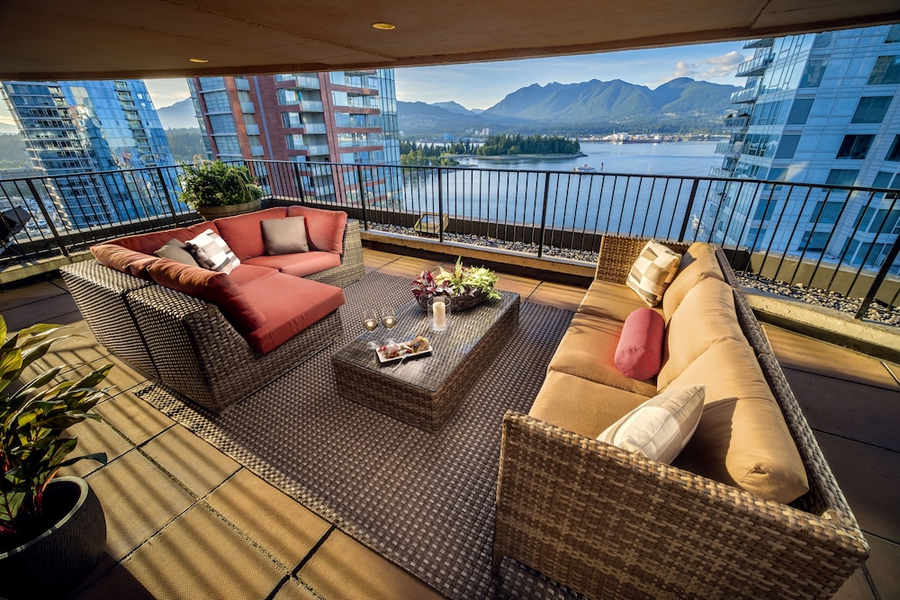 Pinnacle Vancouver Harbourfront (Ex Renaissance) 45/57