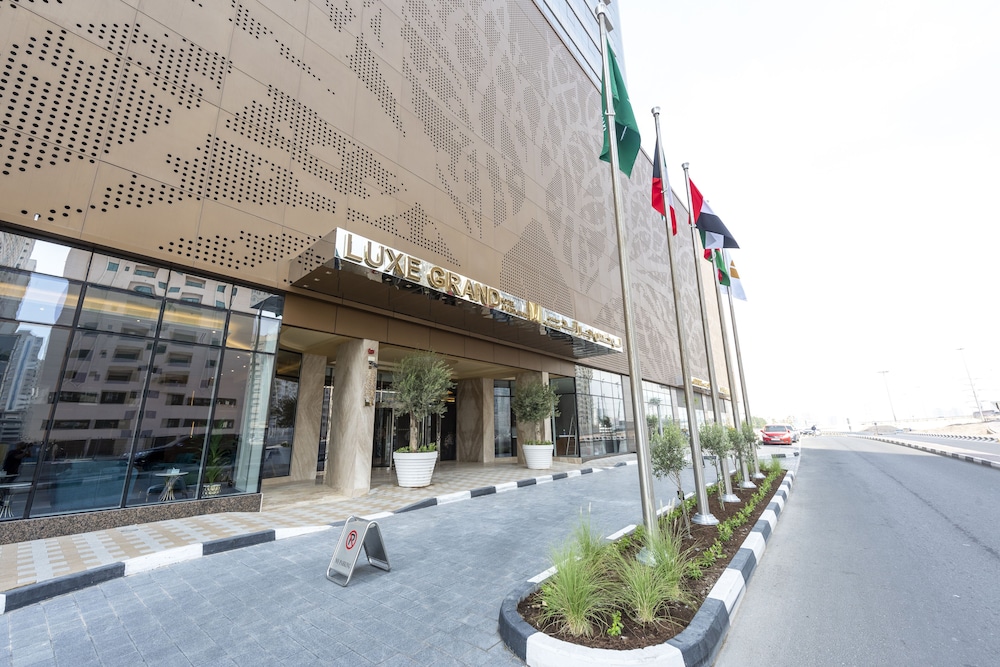Luxe Grand Hotel Apartments 109/113