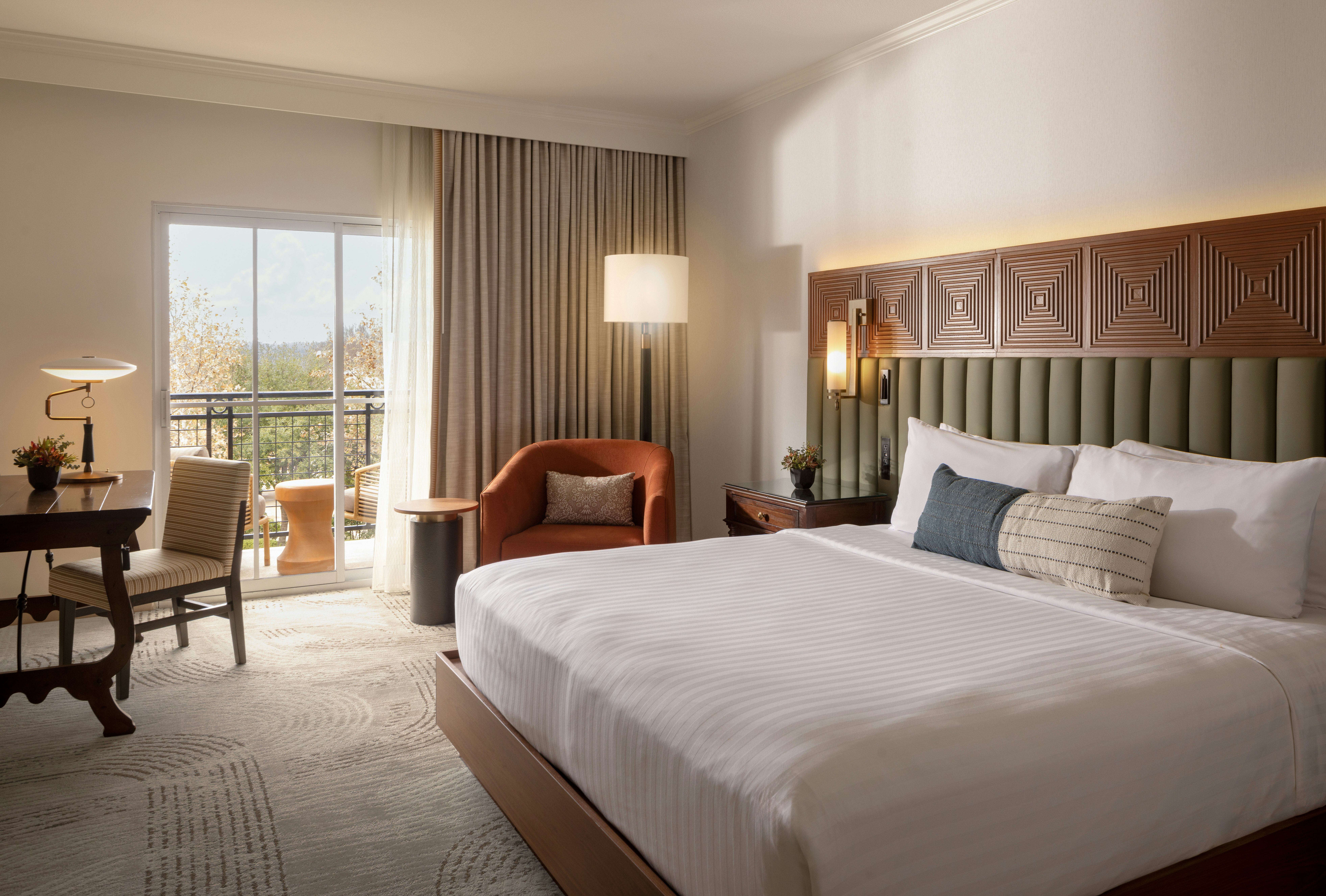 Deluxe, King Bed, Hill Country View