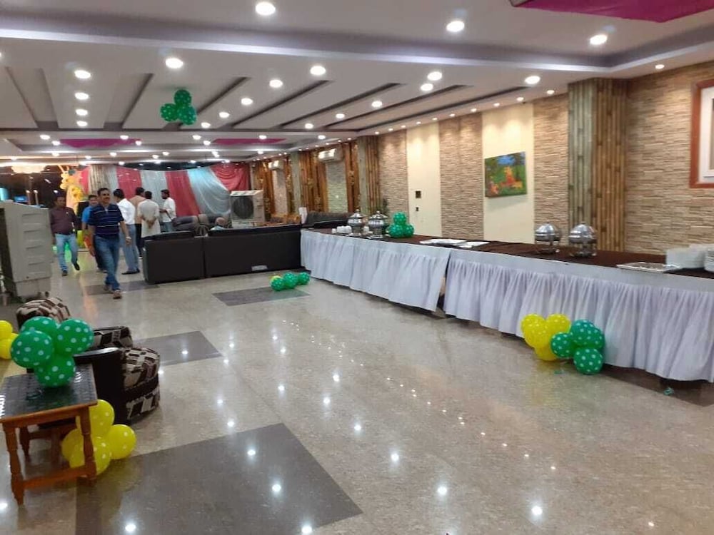 Hotel Sarweshwary 7/47